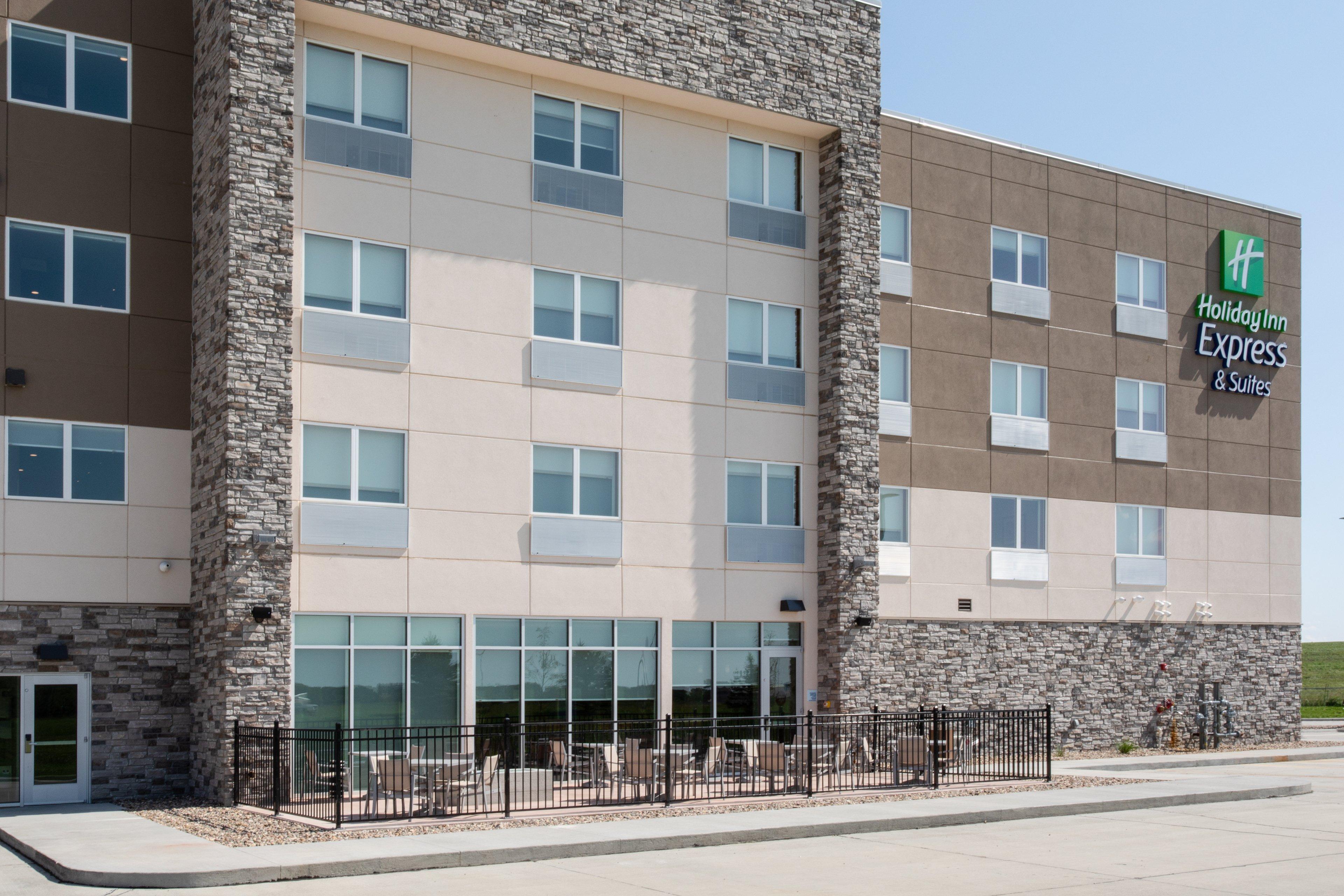 Holiday Inn Express & Suites Sioux City North - Event Center By Ihg Dakota Dunes Exterior photo